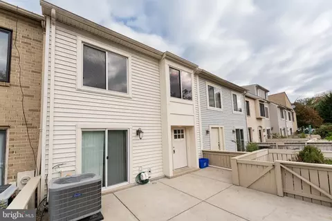9935 Ridgeline Dr, Gaithersburg, MD 20886