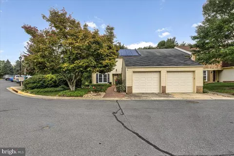9400 Chatteroy Pl, Gaithersburg, MD 20886