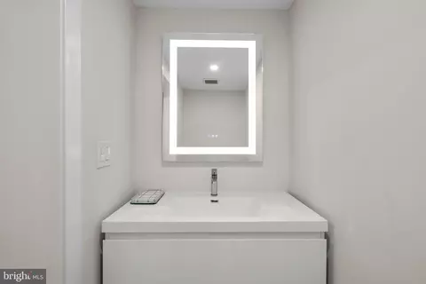 Bath - 11 Warrenton Dr, Silver Spring, MD 20904 photo 10 of 11
