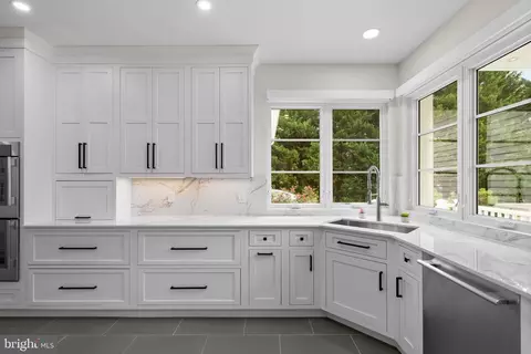 Kitchen - 11 Warrenton Dr, Silver Spring, MD 20904 photo 7 of 11