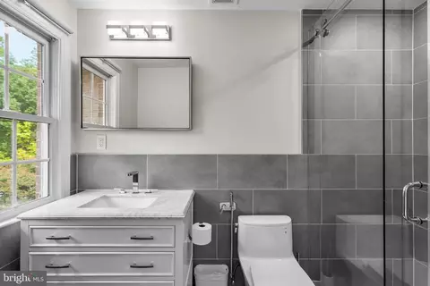 Bath - 11 Warrenton Dr, Silver Spring, MD 20904 photo 6 of 11