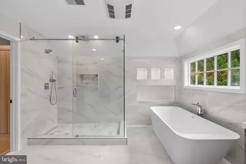 Bath - 11 Warrenton Dr, Silver Spring, MD 20904 photo 5 of 11