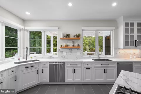 Kitchen - 11 Warrenton Dr, Silver Spring, MD 20904 photo 5 of 11
