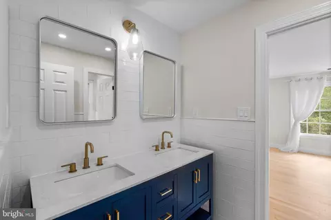 Bath - 11 Warrenton Dr, Silver Spring, MD 20904 photo 7 of 11