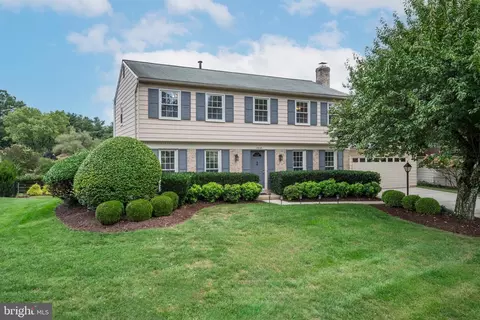 11449 Beechgrove Ln, Potomac, MD 20854