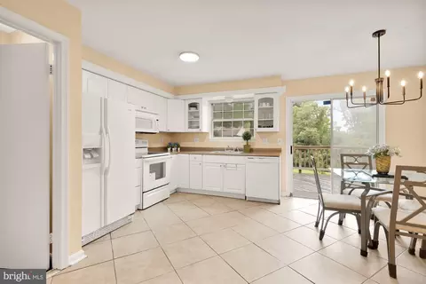 27 Habersham Ct, Silver Spring, MD 20906 photo 9