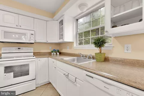 27 Habersham Ct, Silver Spring, MD 20906 photo 11