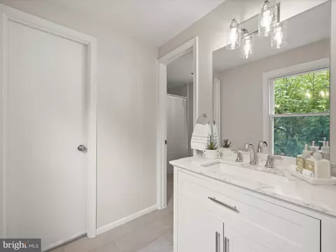 Bath - 15353 Baileys Ln, Silver Spring, MD 20906 photo 2 of 4