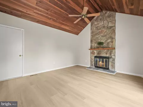 Living - 15353 Baileys Ln, Silver Spring, MD 20906 photo 10 of 15