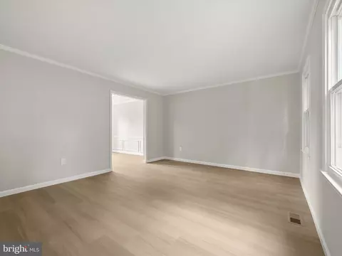 Living - 15353 Baileys Ln, Silver Spring, MD 20906 photo 1 of 15