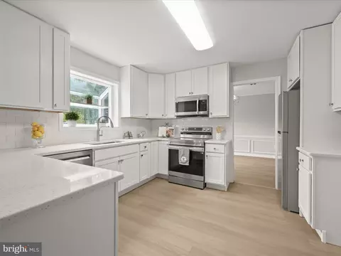 Kitchen - 15353 Baileys Ln, Silver Spring, MD 20906 photo 2 of 6