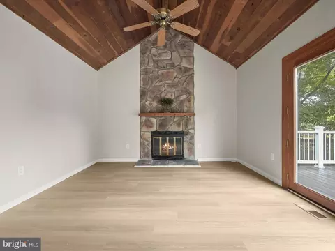 Living - 15353 Baileys Ln, Silver Spring, MD 20906 photo 7 of 15