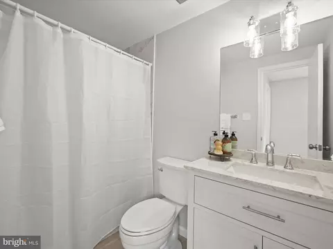 Bath - 15353 Baileys Ln, Silver Spring, MD 20906 photo 3 of 4