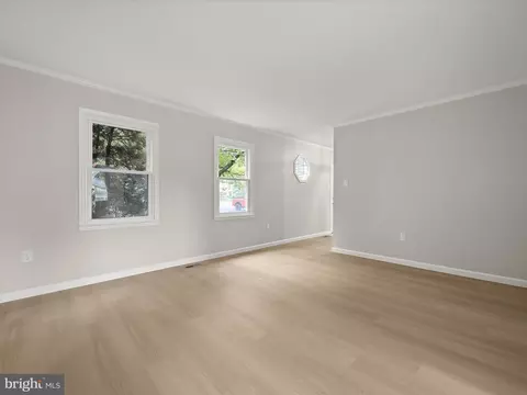 Living - 15353 Baileys Ln, Silver Spring, MD 20906 photo 4 of 15