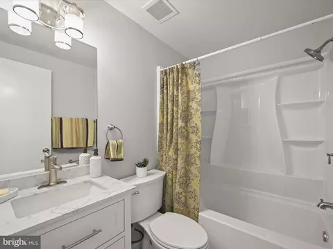 Bath - 15353 Baileys Ln, Silver Spring, MD 20906 photo 4 of 4