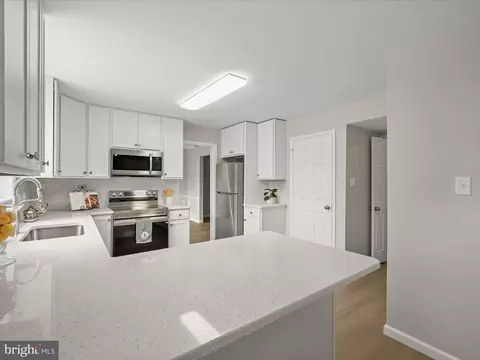 Kitchen - 15353 Baileys Ln, Silver Spring, MD 20906 photo 4 of 6