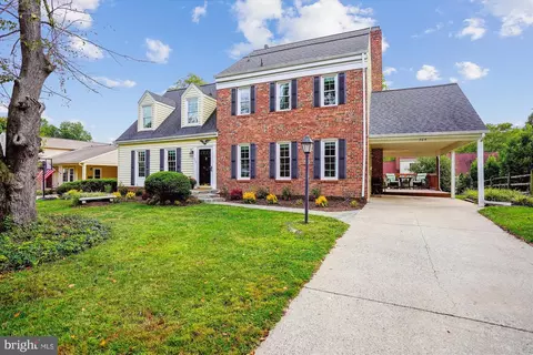 704 Fordham St, Rockville, MD 20850