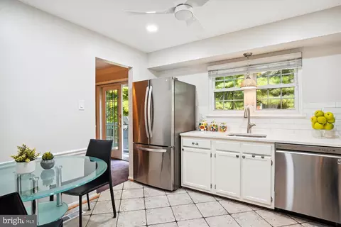 Kitchen - 2823 Ashmont Ter, Silver Spring, MD 20906 photo 2 of 3