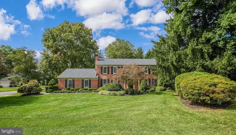17 Lamp Post Ct, Potomac, MD 20854