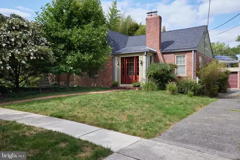 811 Violet Pl, Silver Spring, MD 20910