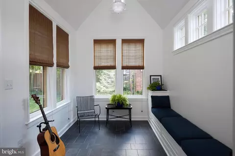 Entry Way - 811 Violet Pl, Silver Spring, MD 20910 photo 5 of 5
