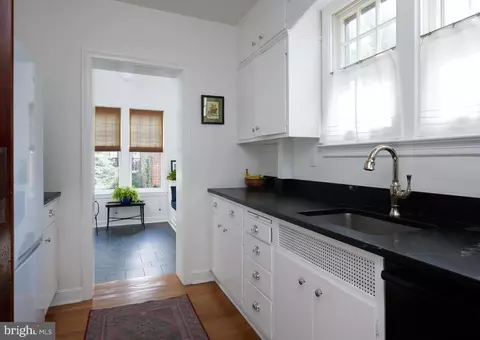Kitchen - 811 Violet Pl, Silver Spring, MD 20910 photo 3 of 3