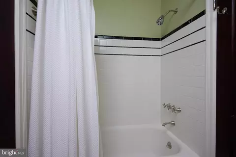 Bath - 811 Violet Pl, Silver Spring, MD 20910 photo 2 of 3