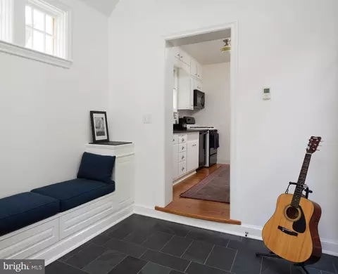 Entry Way - 811 Violet Pl, Silver Spring, MD 20910 photo 4 of 5