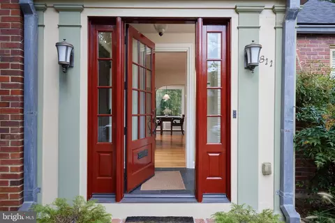 Entry Way - 811 Violet Pl, Silver Spring, MD 20910 photo 1 of 5