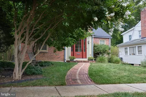 Exterior - 811 Violet Pl, Silver Spring, MD 20910 photo 2 of 7