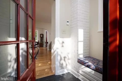 Entry Way - 811 Violet Pl, Silver Spring, MD 20910 photo 2 of 5