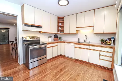 9212 Three Oaks Dr, Silver Spring, MD 20901 photo 6