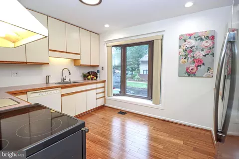 9212 Three Oaks Dr, Silver Spring, MD 20901 photo 7
