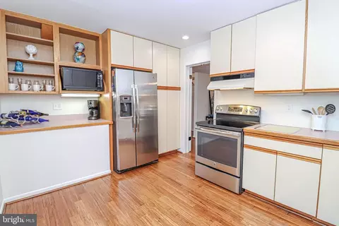 9212 Three Oaks Dr, Silver Spring, MD 20901 photo 8