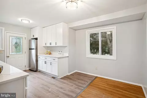 11403 Sherrie Ln, Silver Spring, MD 20902 photo 3