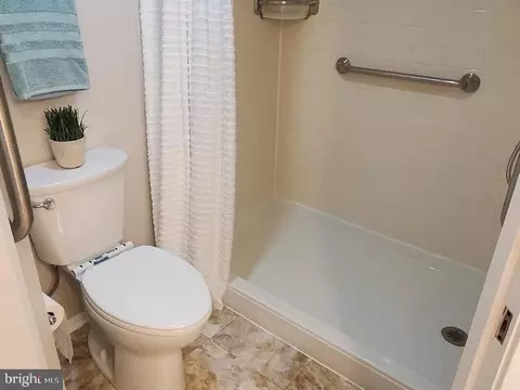 15100 Interlachen Dr #4-806, Silver Spring, MD 20906 photo 5