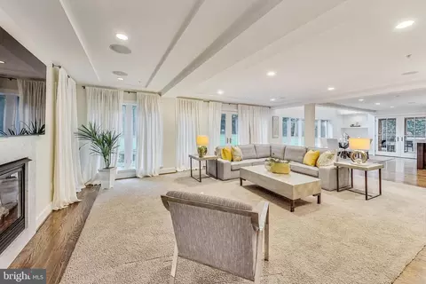 Living - 10204 Gary Rd, Potomac, MD 20854 photo 5 of 7