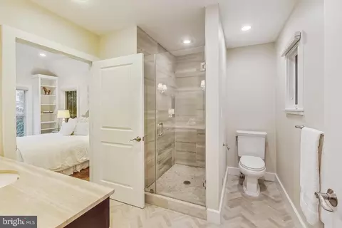 Bath - 10204 Gary Rd, Potomac, MD 20854 photo 2 of 9