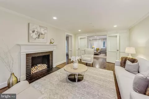 Living - 10204 Gary Rd, Potomac, MD 20854 photo 3 of 7