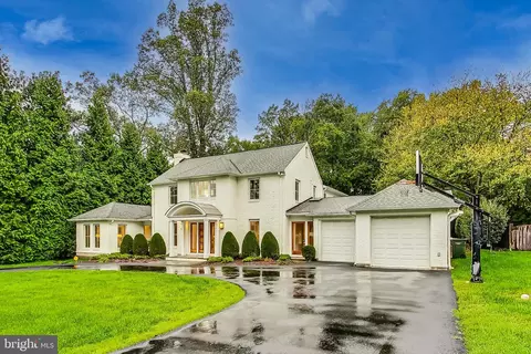 Exterior - 10204 Gary Rd, Potomac, MD 20854 photo 2 of 10