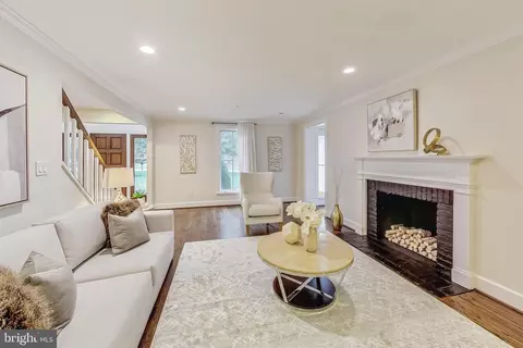 Living - 10204 Gary Rd, Potomac, MD 20854 photo 2 of 7