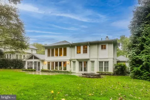Exterior - 10204 Gary Rd, Potomac, MD 20854 photo 6 of 10