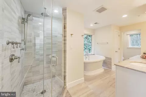 Bath - 10204 Gary Rd, Potomac, MD 20854 photo 5 of 9