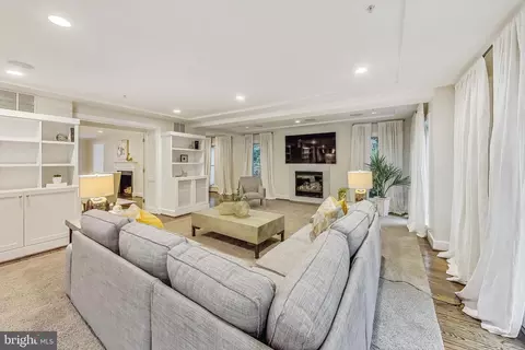 Living - 10204 Gary Rd, Potomac, MD 20854 photo 4 of 7
