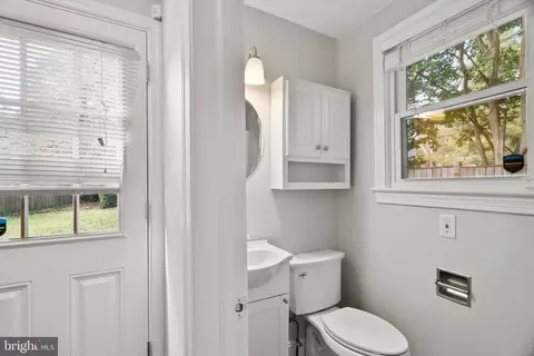 9628 Lawndale Dr, Silver Spring, MD 20901 photo 11