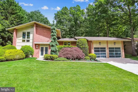 9517 Starmont Rd, Bethesda, MD 20817