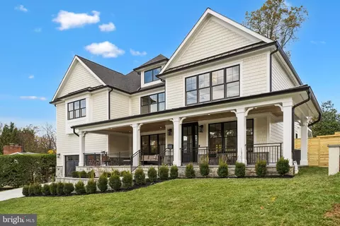 7105 Marbury Rd, Bethesda, MD 20817