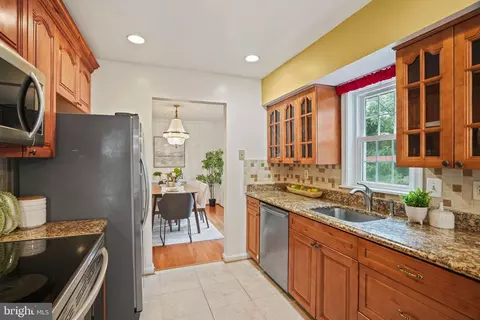 2000 Serpentine Ter, Silver Spring, MD 20904 photo 15