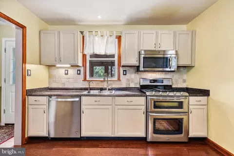 Kitchen - 2806 Sheraton St, Silver Spring, MD 20906 photo 2 of 2