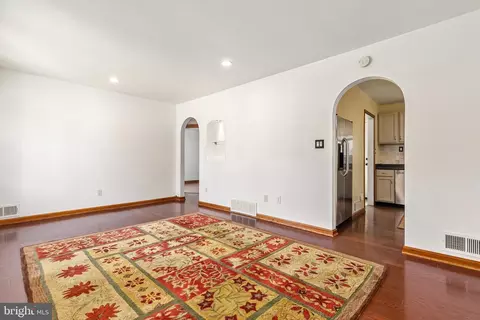 Living - 2806 Sheraton St, Silver Spring, MD 20906 photo 2 of 4